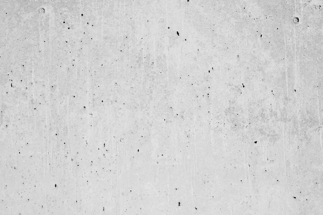 Pourquoi votre façade sud surchauffe plus qu&rsquo;un toit en tuiles, et comment la protéger sans la percer